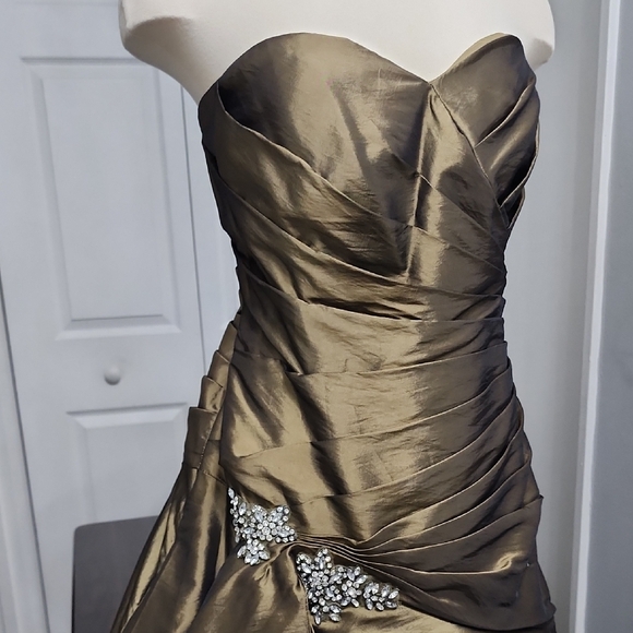 Elegant Strapless Olive Green Evening Gown New With Tags Size 14 - Picture 2 of 15